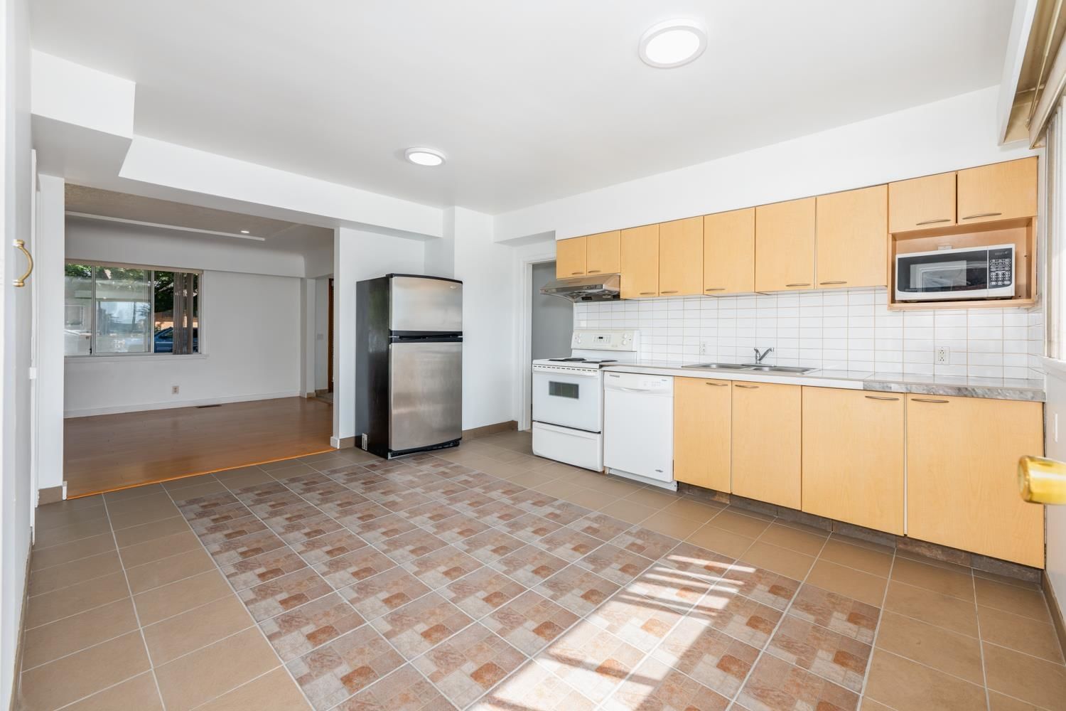 Listing Image 15