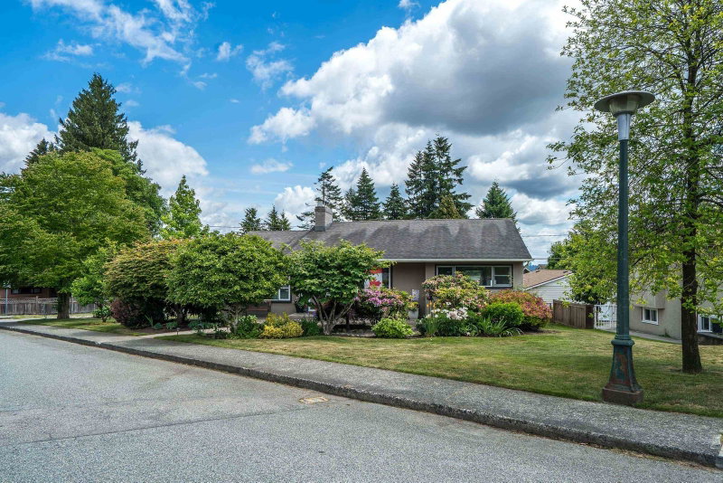 324 Churchill Avenue