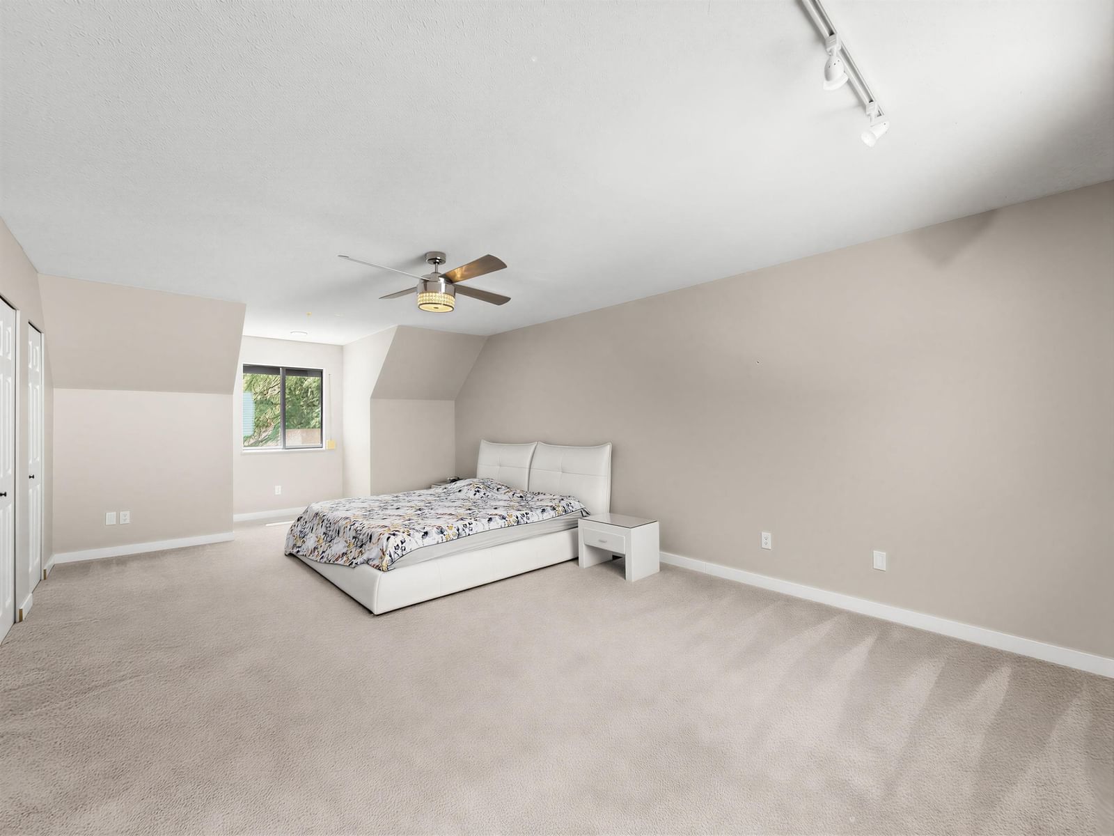 Listing Image 24