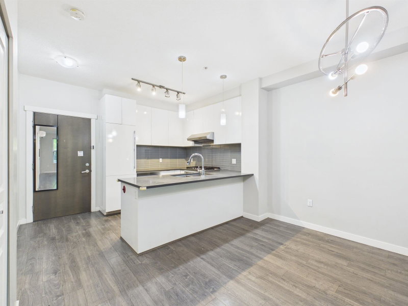 118 - 9399 Alexandra Road
