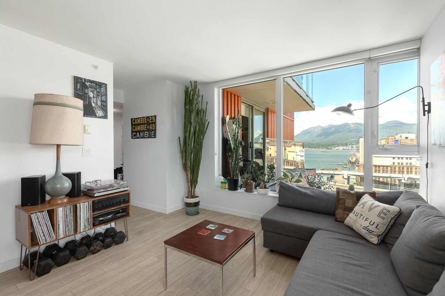 Listing Image 1