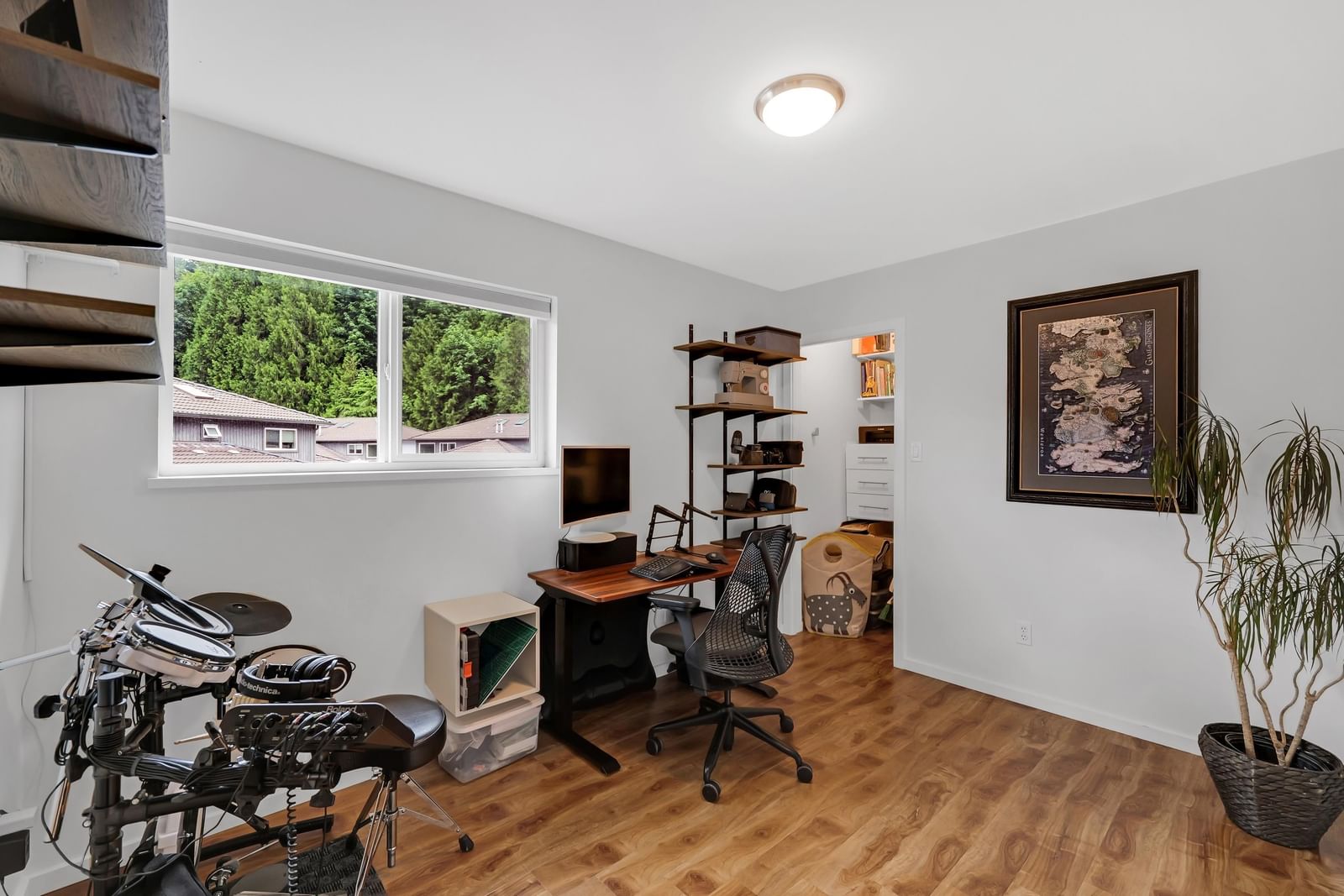 Listing Image 12