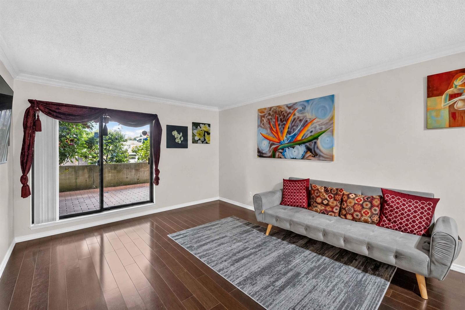 Listing Image 3