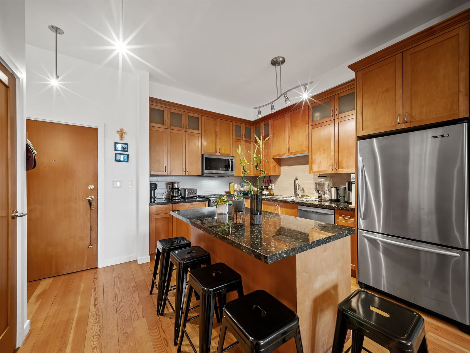 Listing Image 12