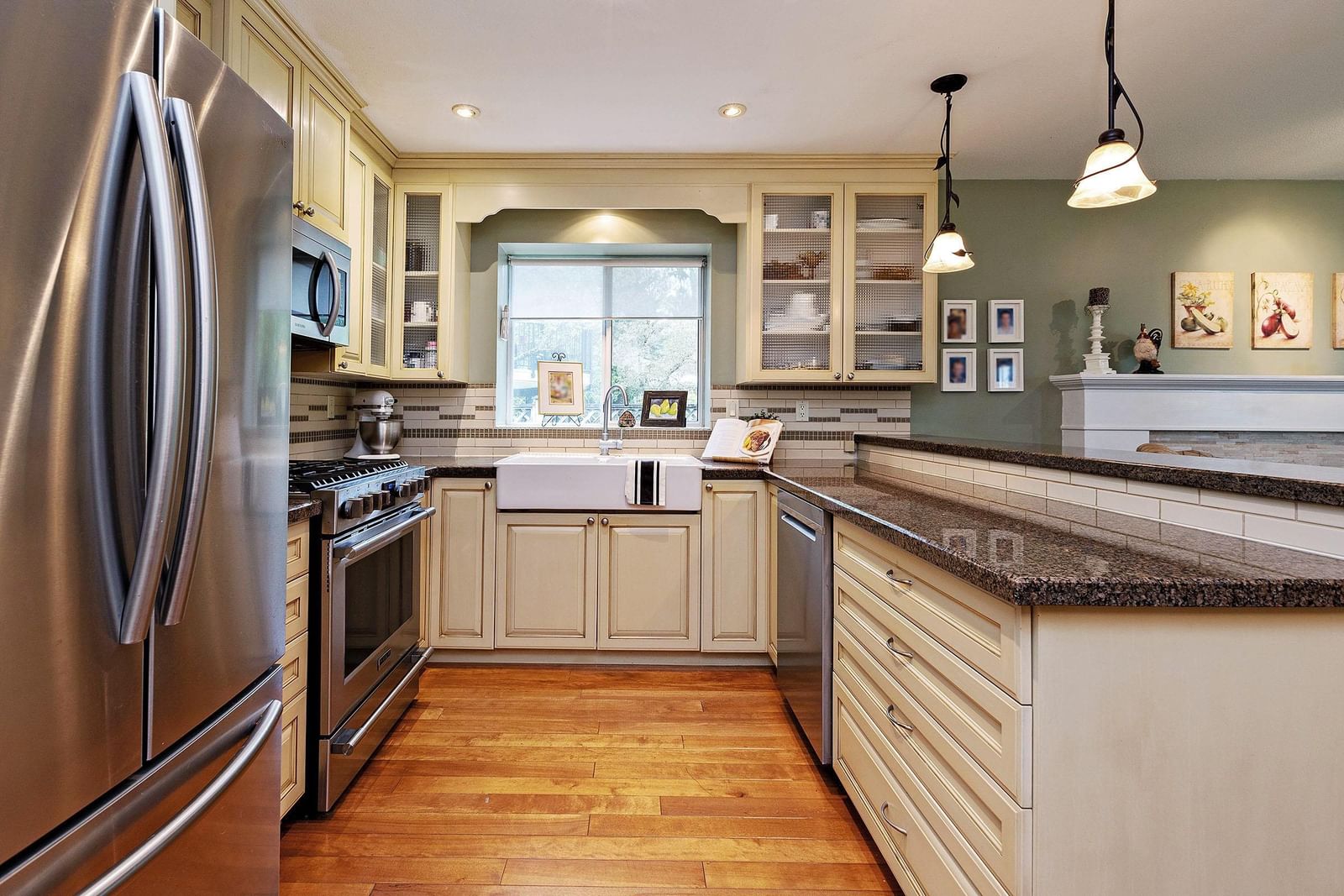 Listing Image 10