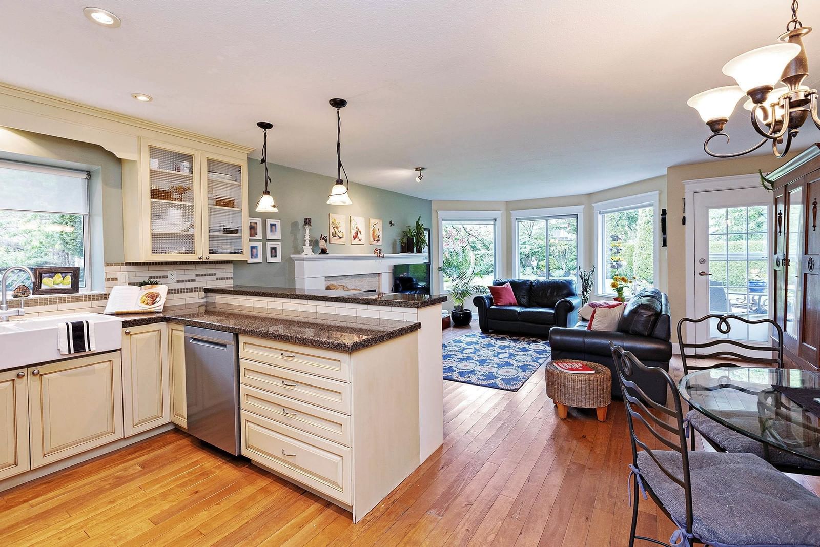 Listing Image 9