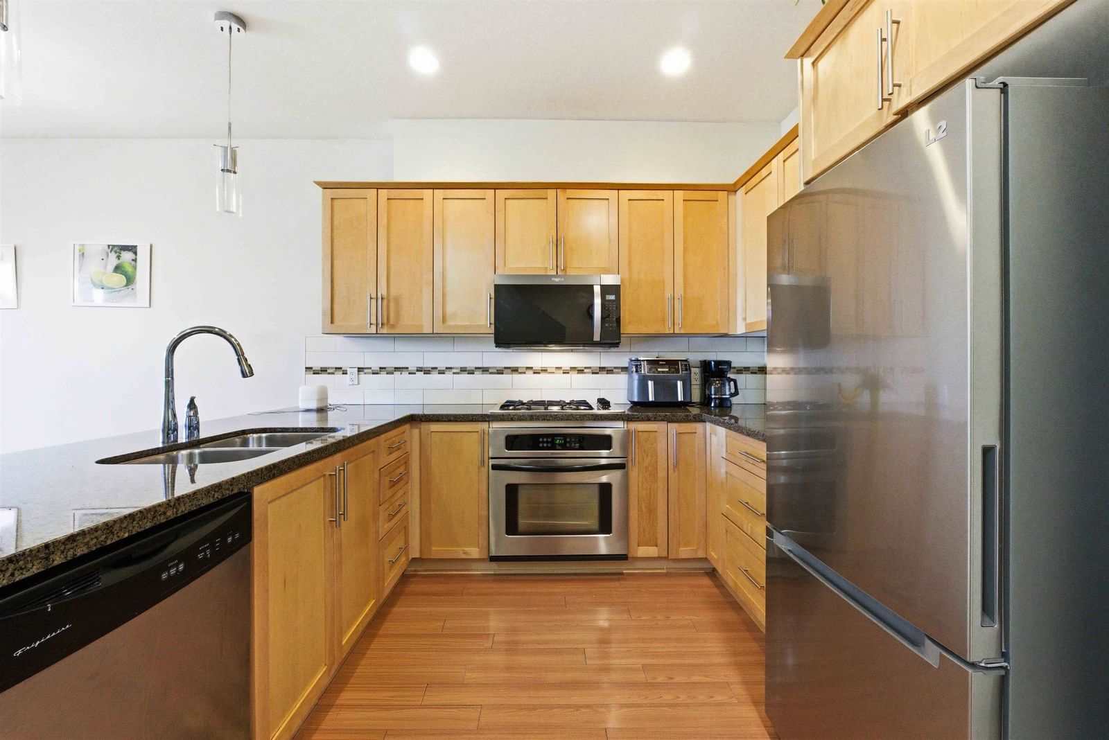 Listing Image 6
