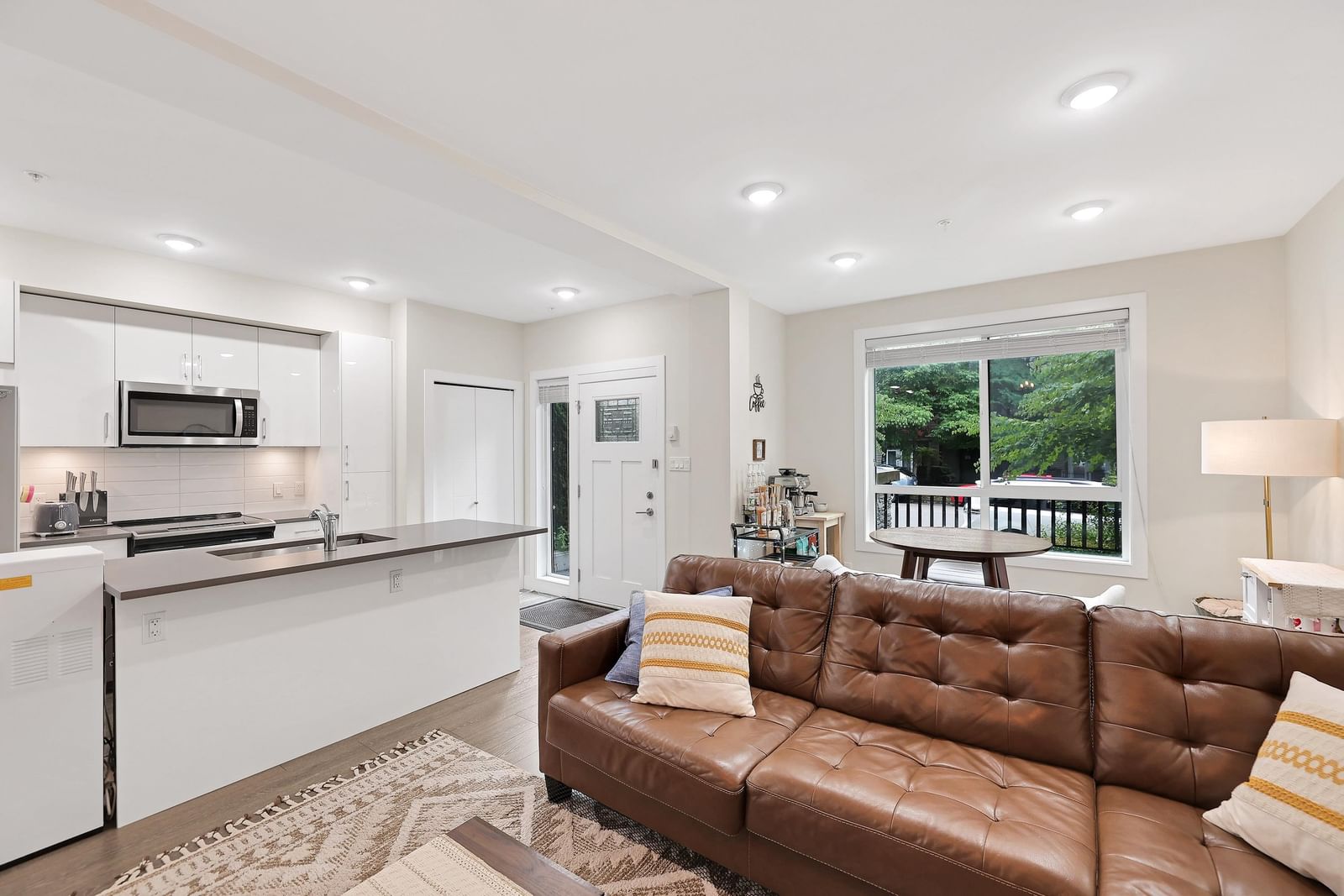 Listing Image 12
