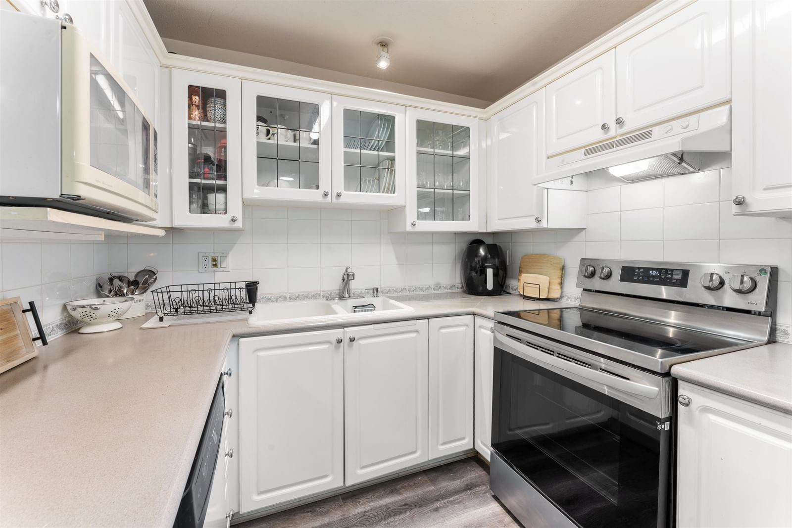 Listing Image 11