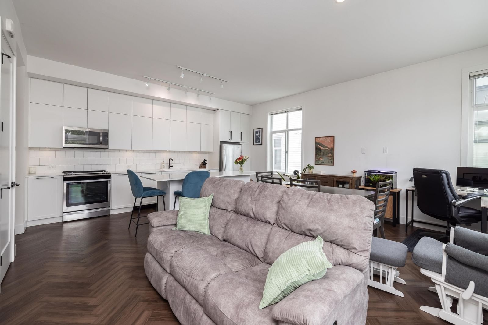 Listing Image 14