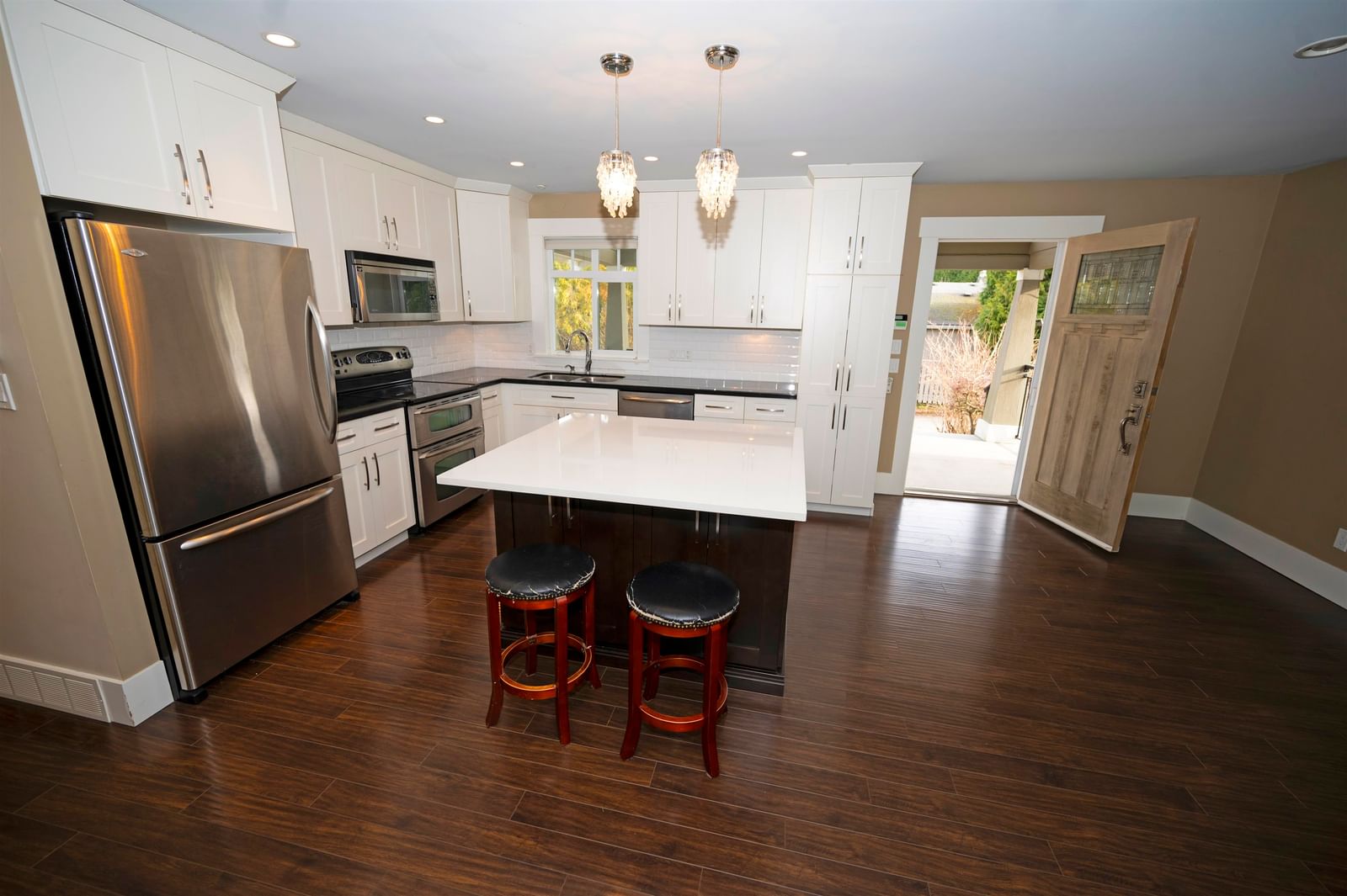Listing Image 12