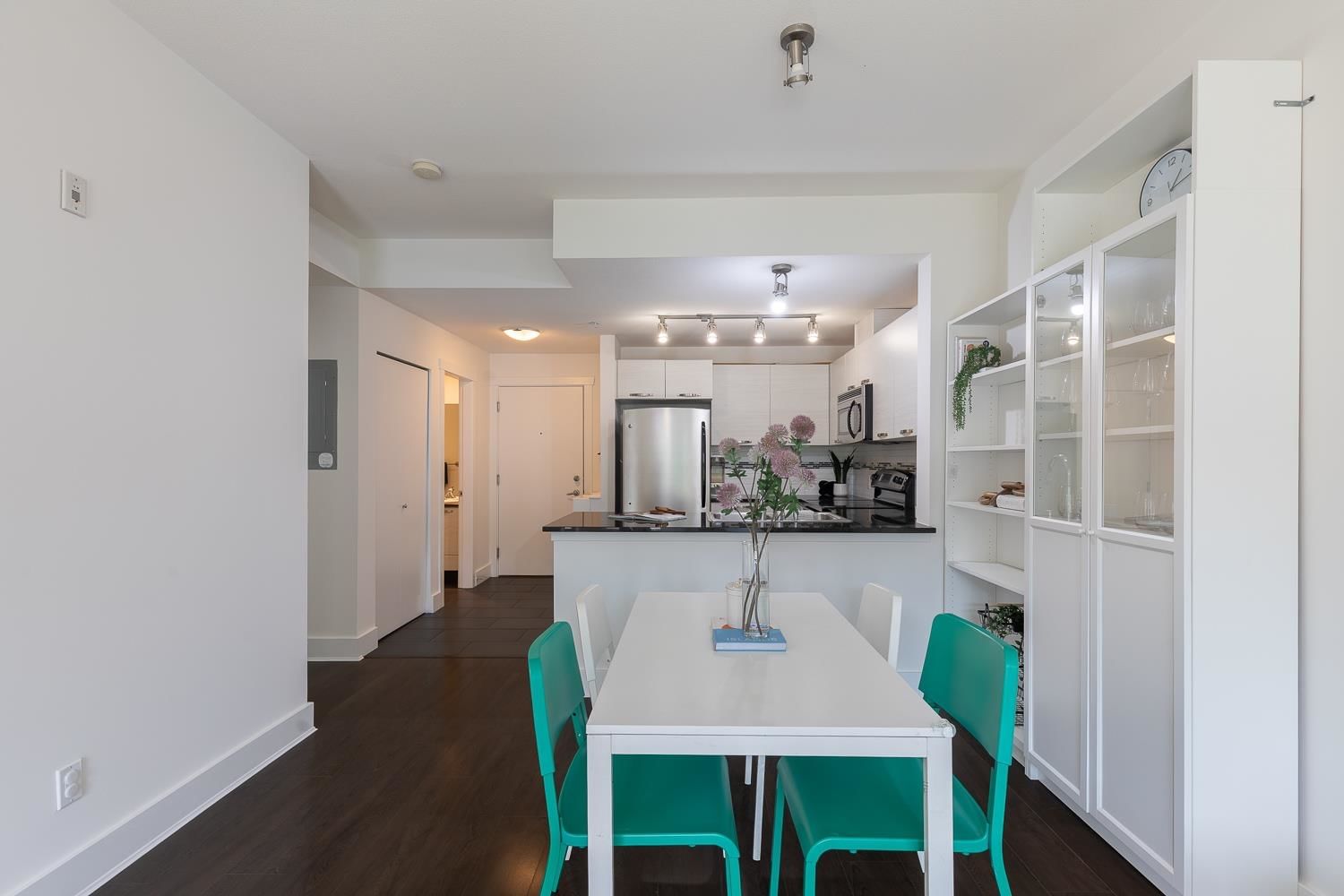 Listing Image 12