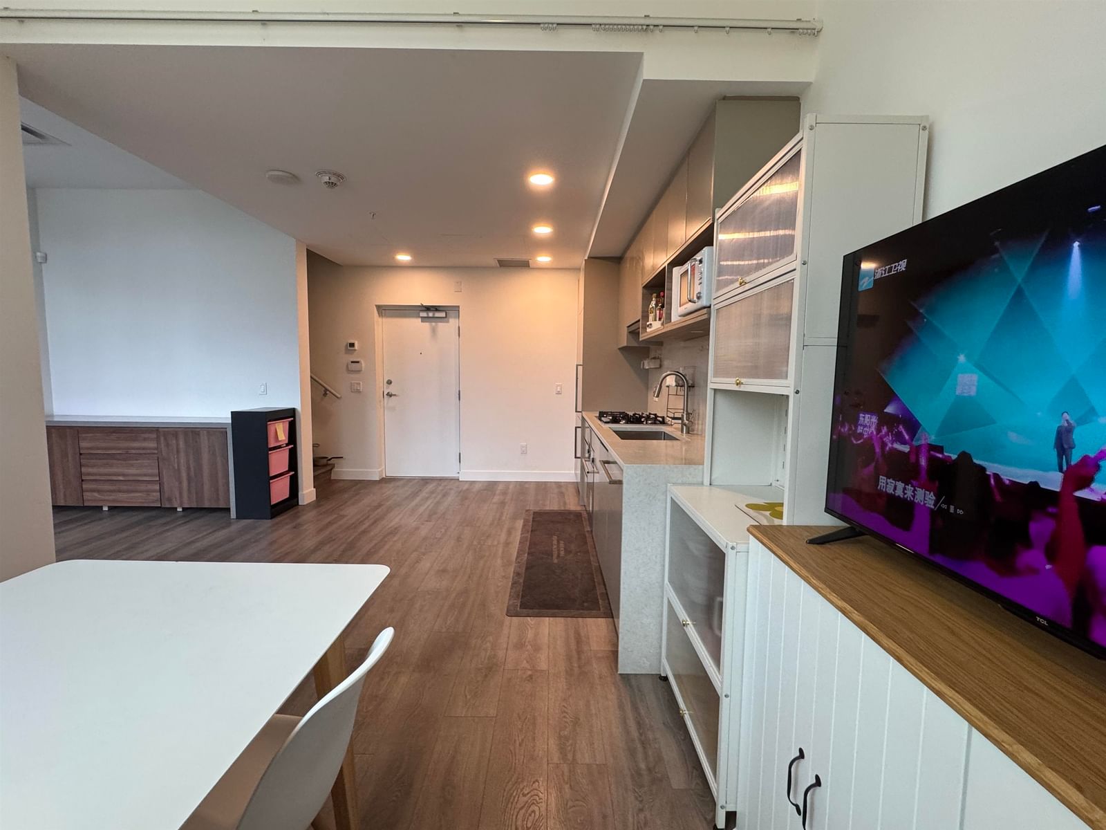 Listing Image 6