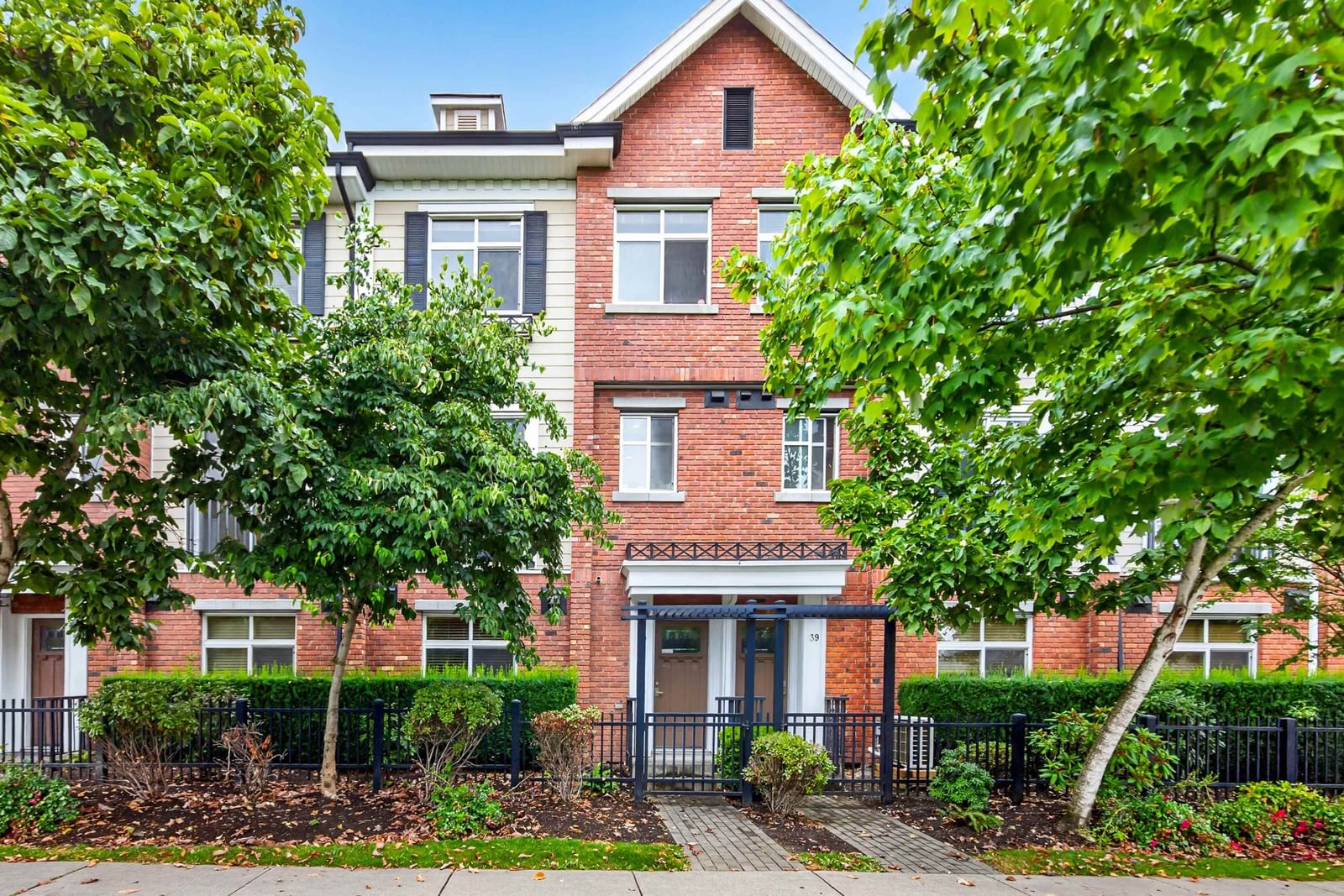 Listing Image 3