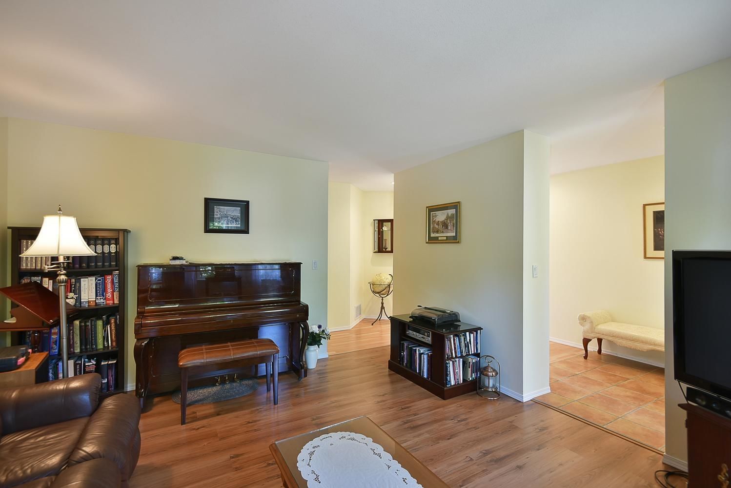 Listing Image 5