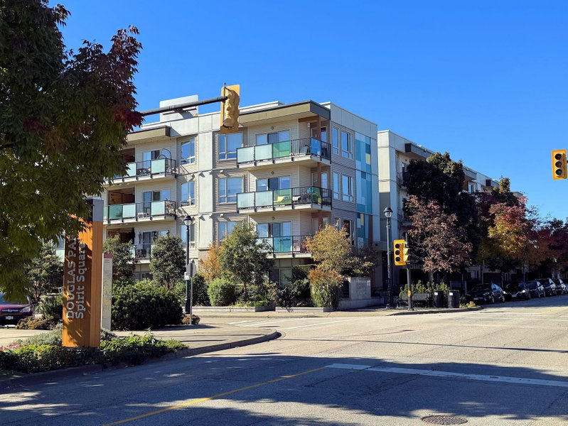 414 - 20460 Douglas Crescent