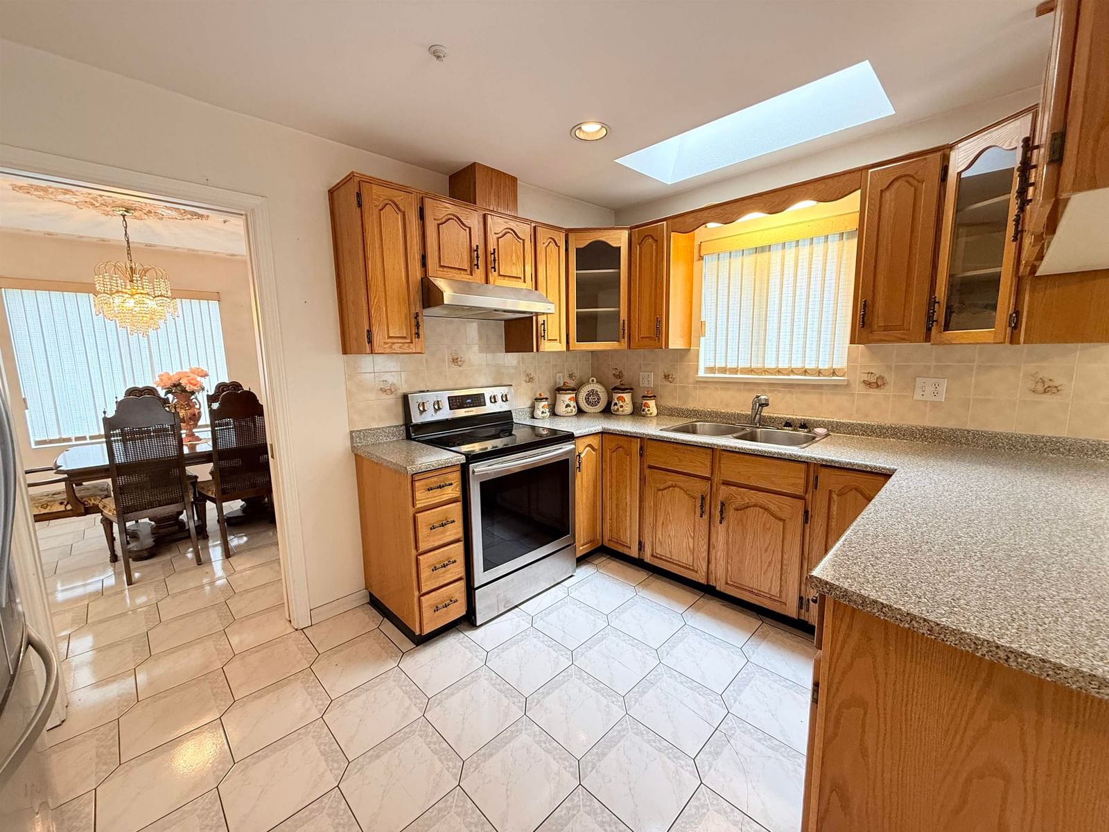 Listing Image 9