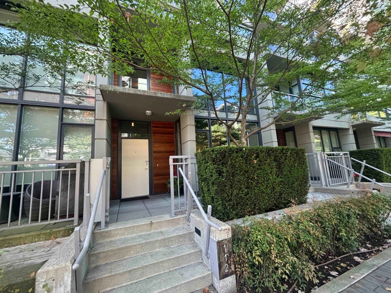 112 1st Avenue W