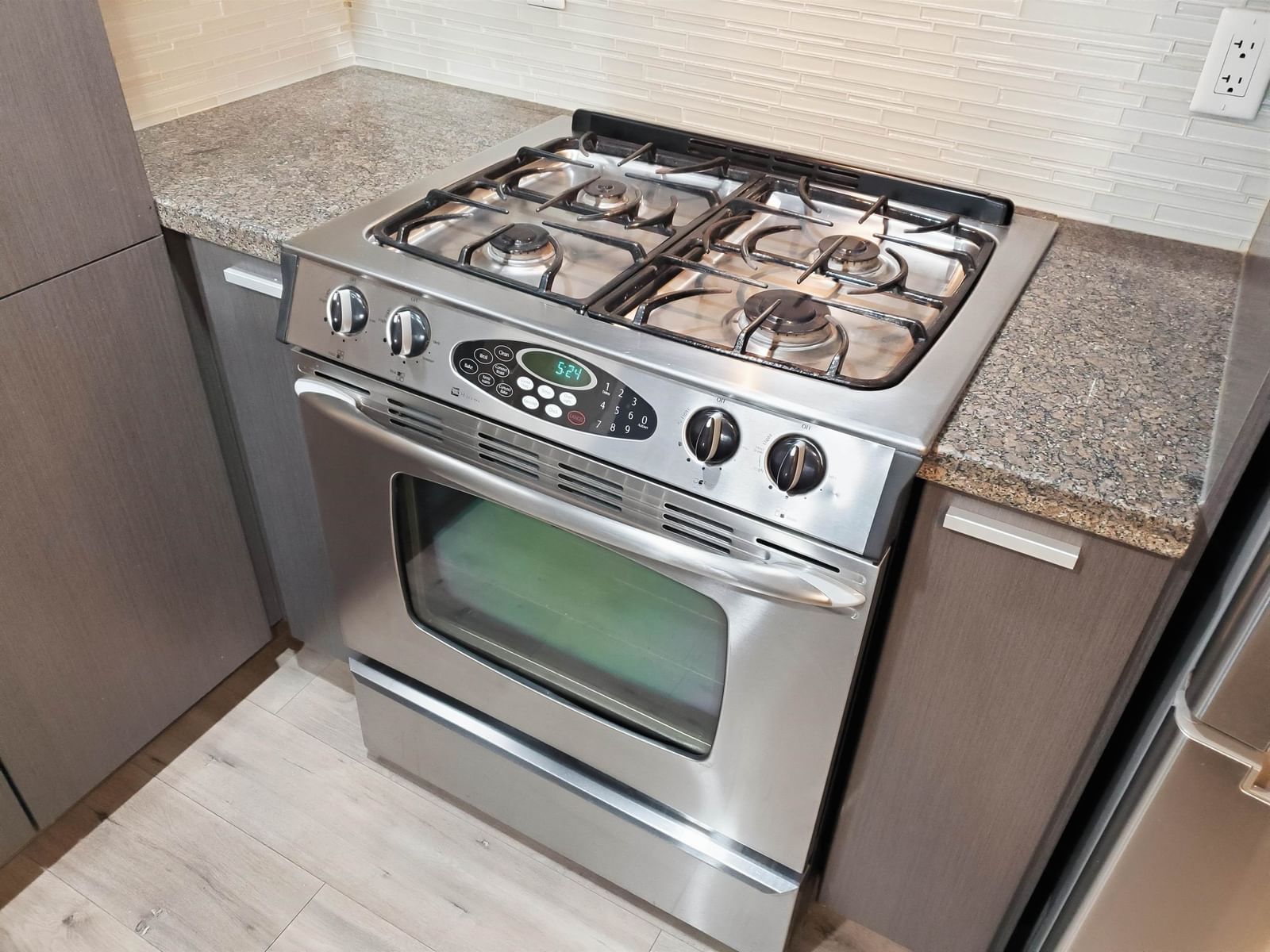 Listing Image 10