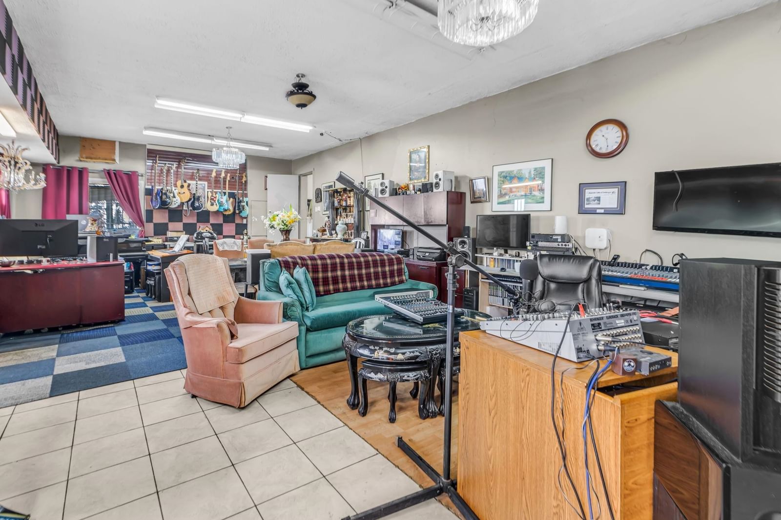 Listing Image 12