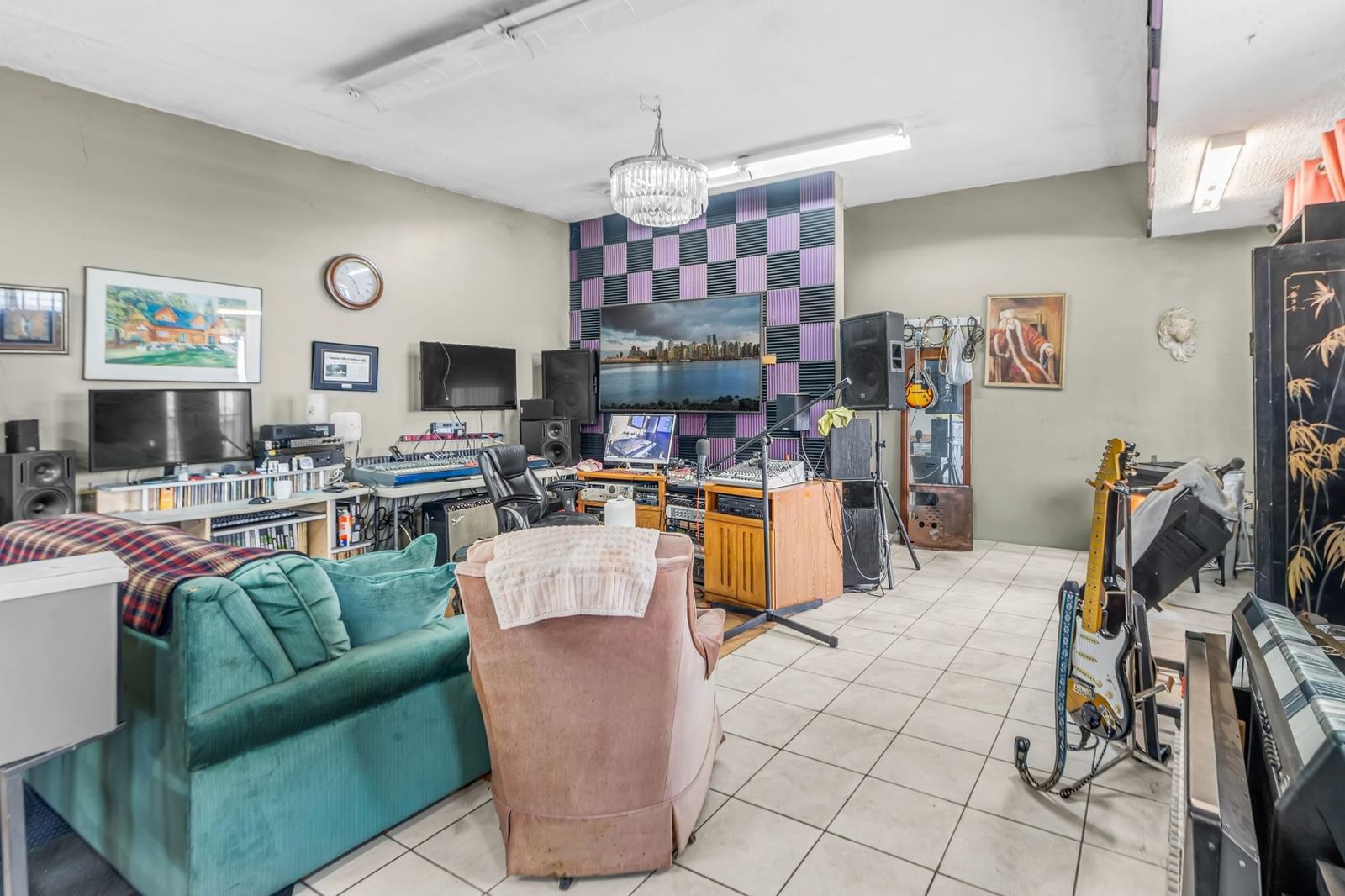 Listing Image 8
