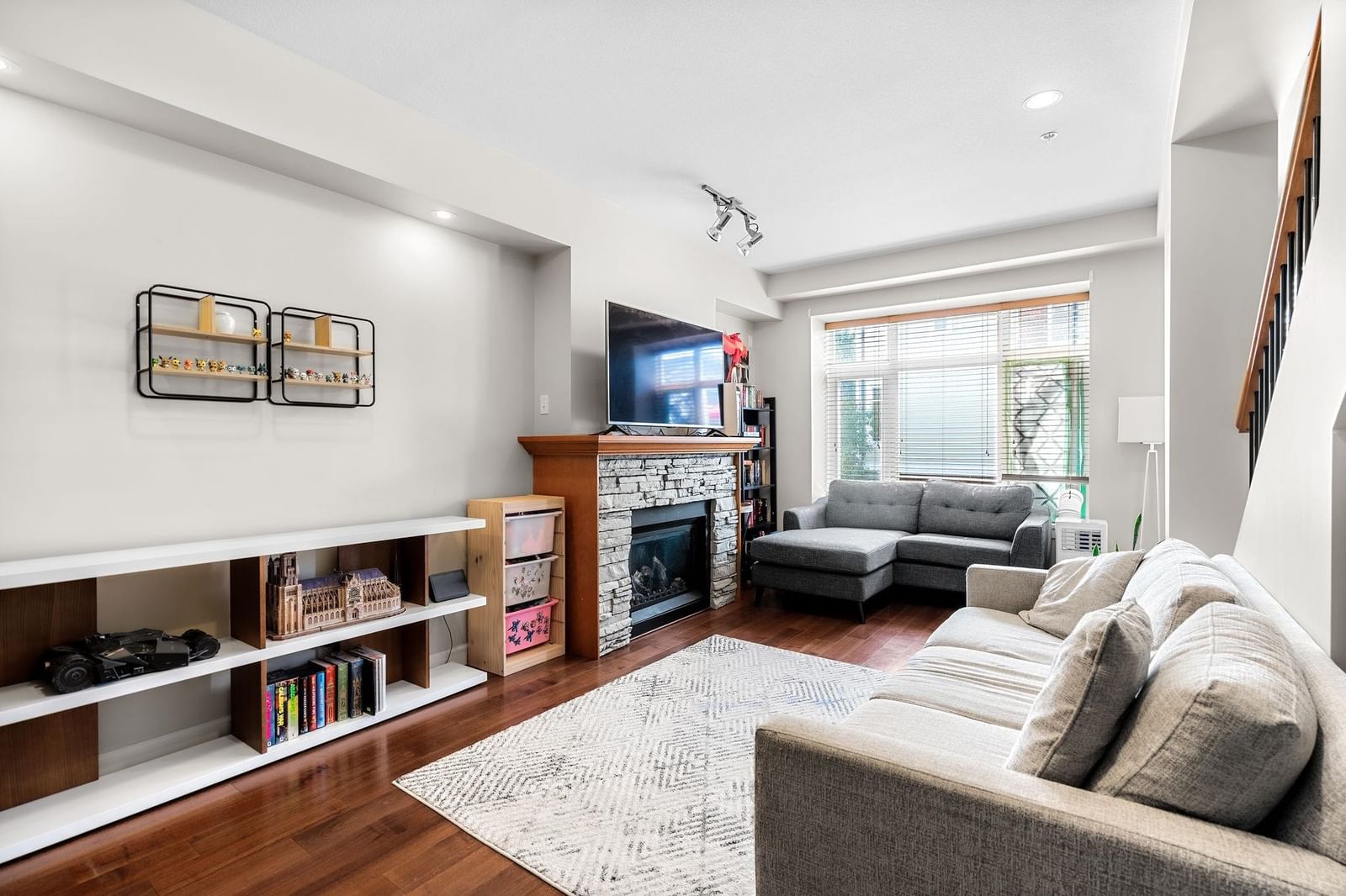 Listing Image 3