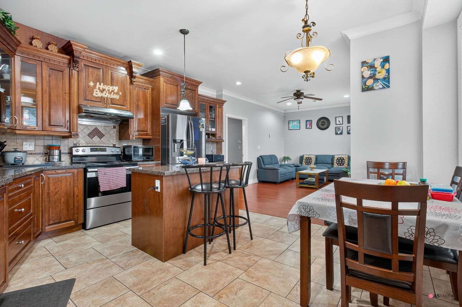 Listing Image 12