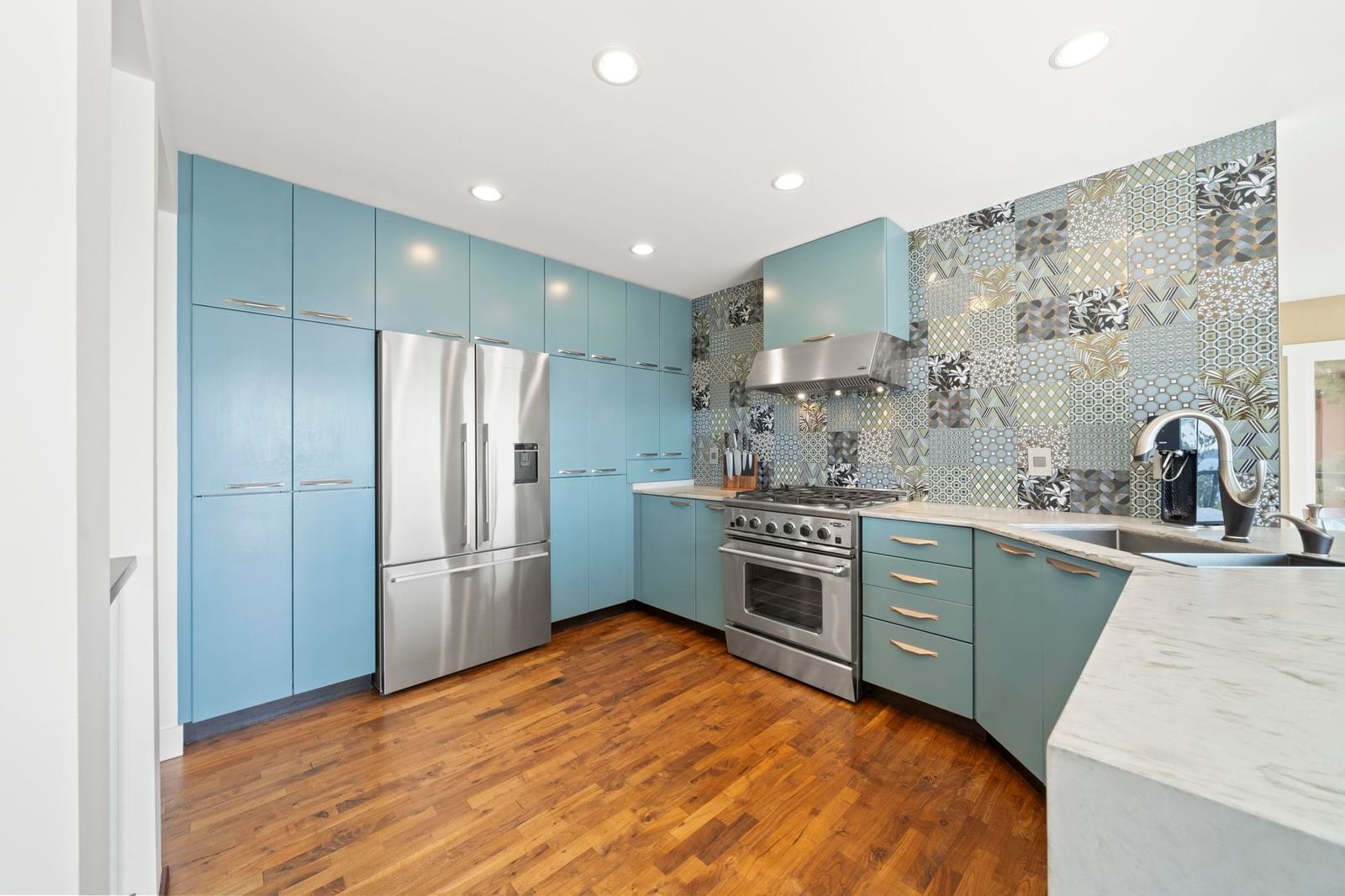 Listing Image 12