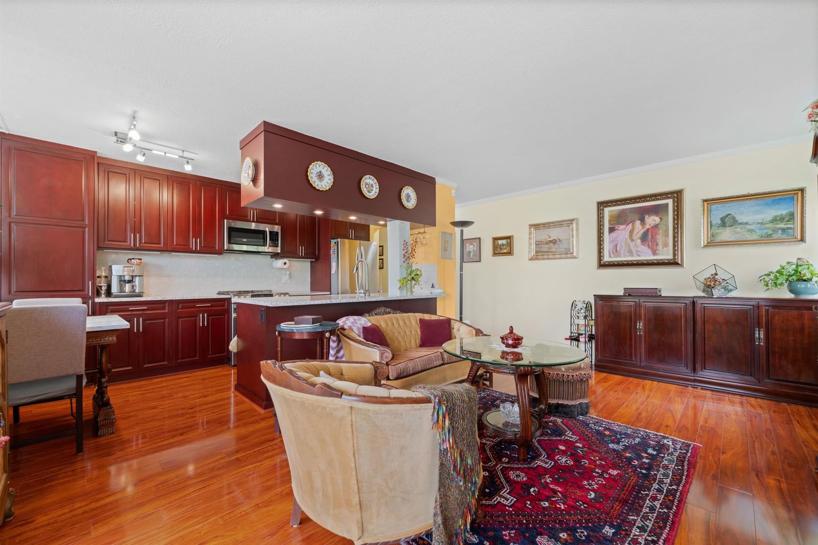 Listing Image 8