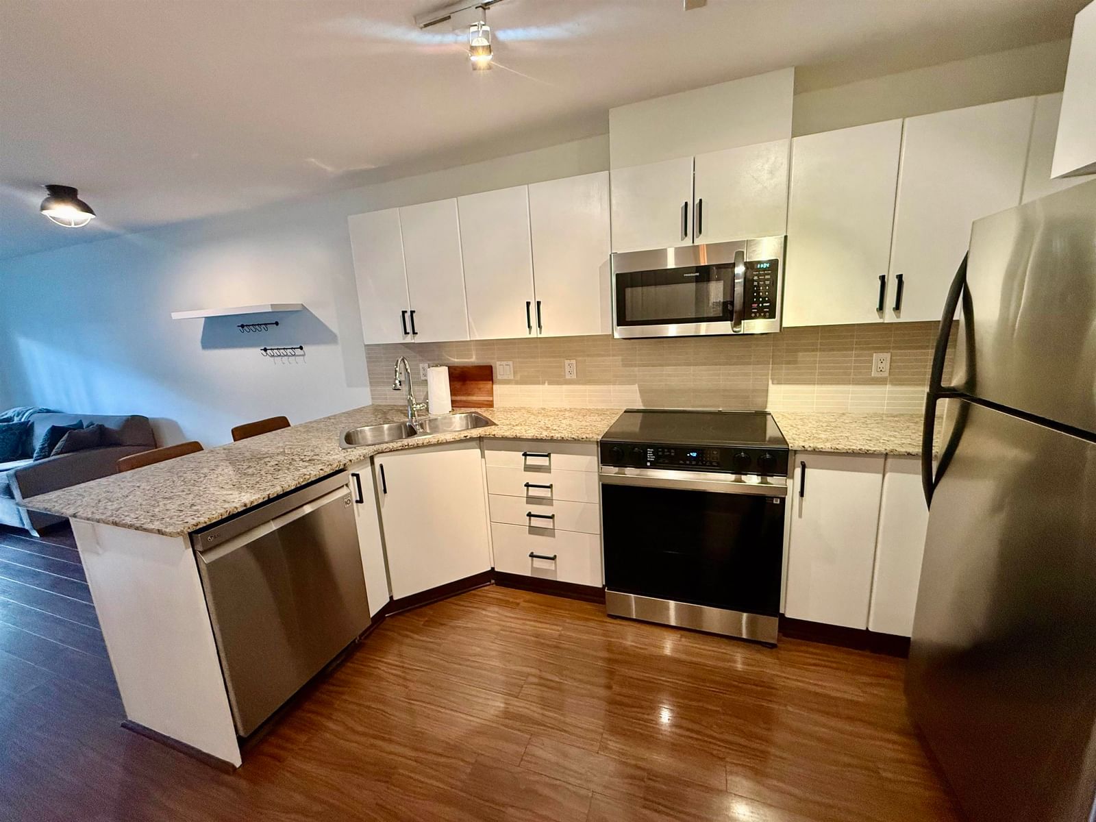 Listing Image 7