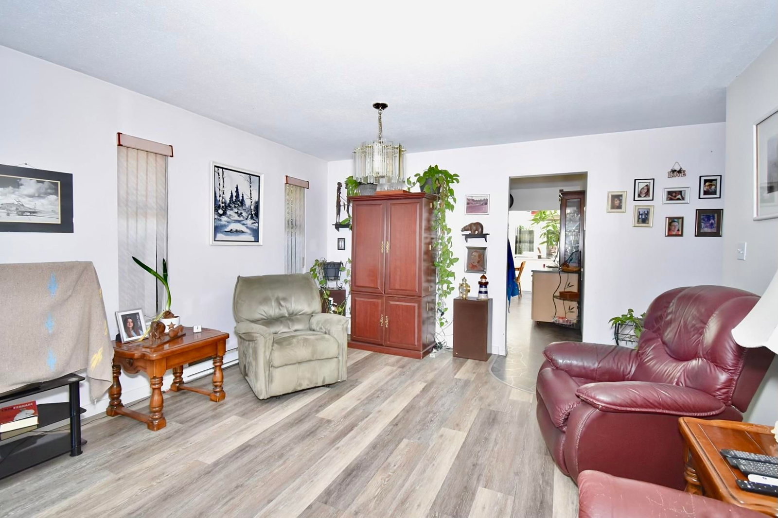 Listing Image 9