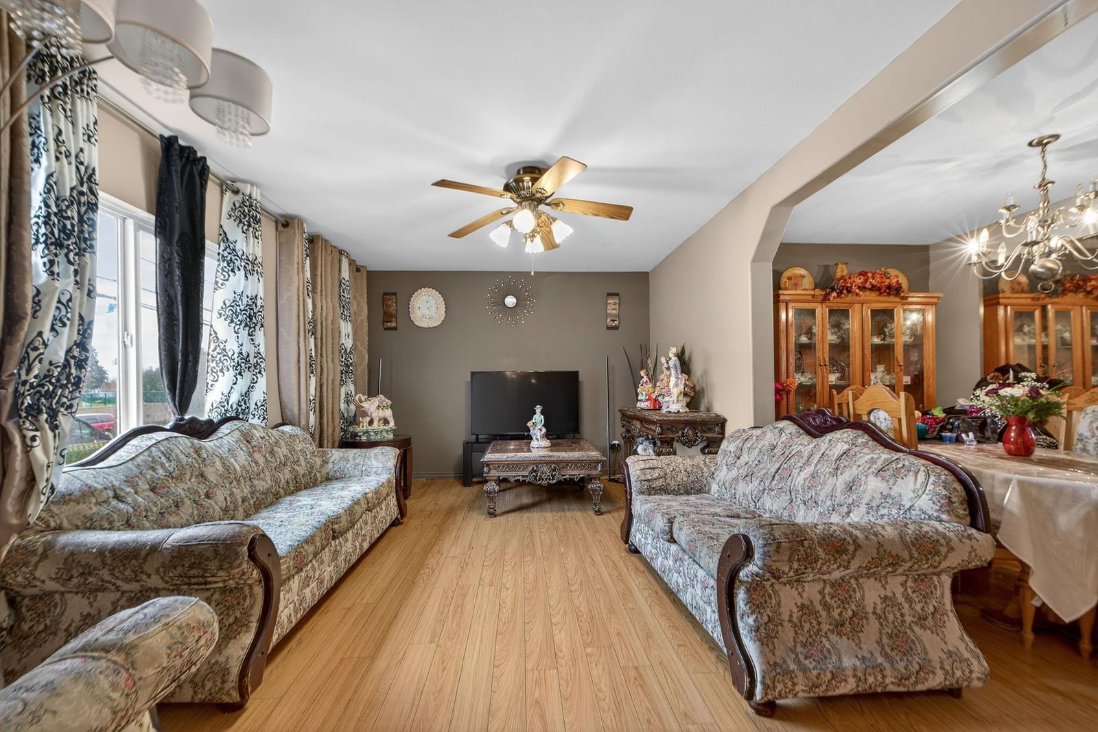Listing Image 3