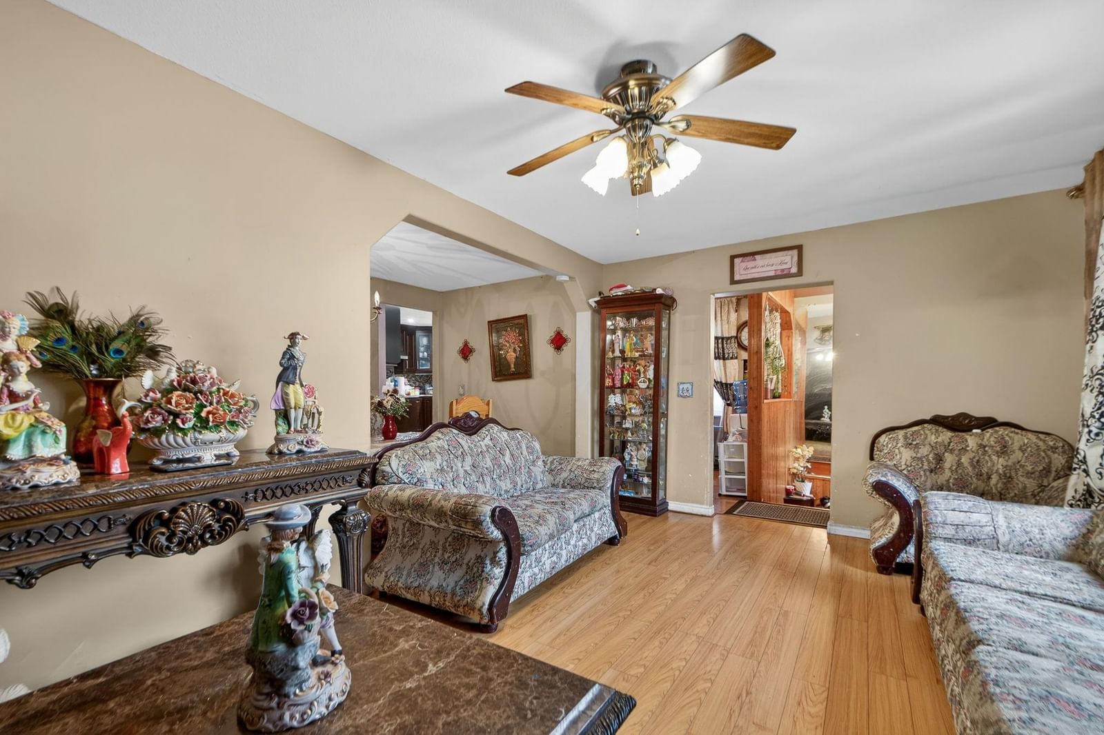 Listing Image 7