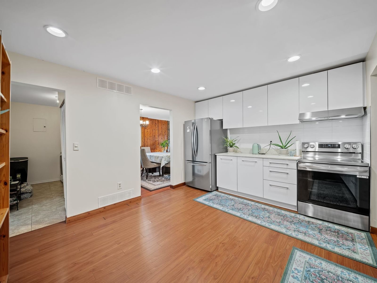 Listing Image 14