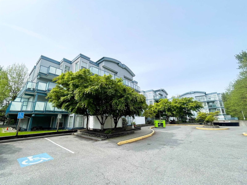 401 - 14885 100 Avenue