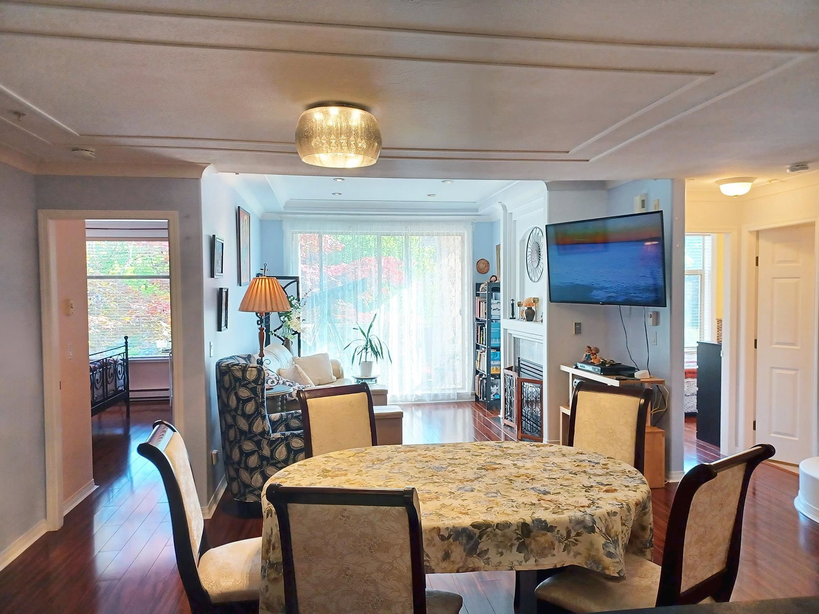 Listing Image 4