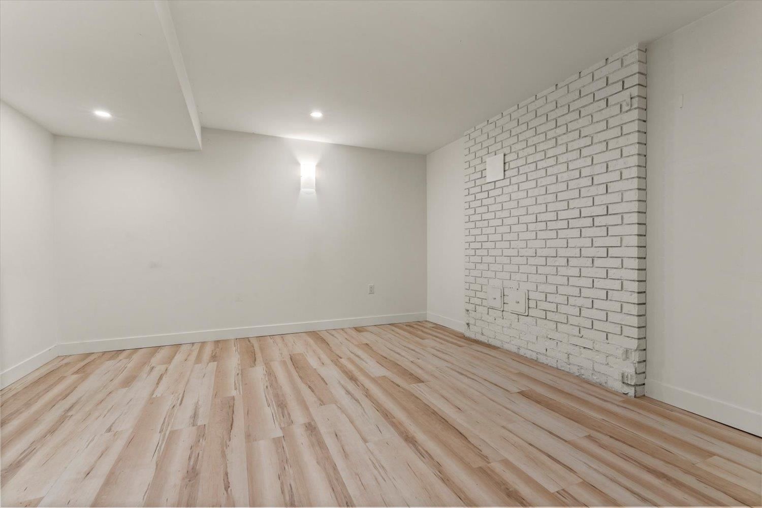Listing Image 28
