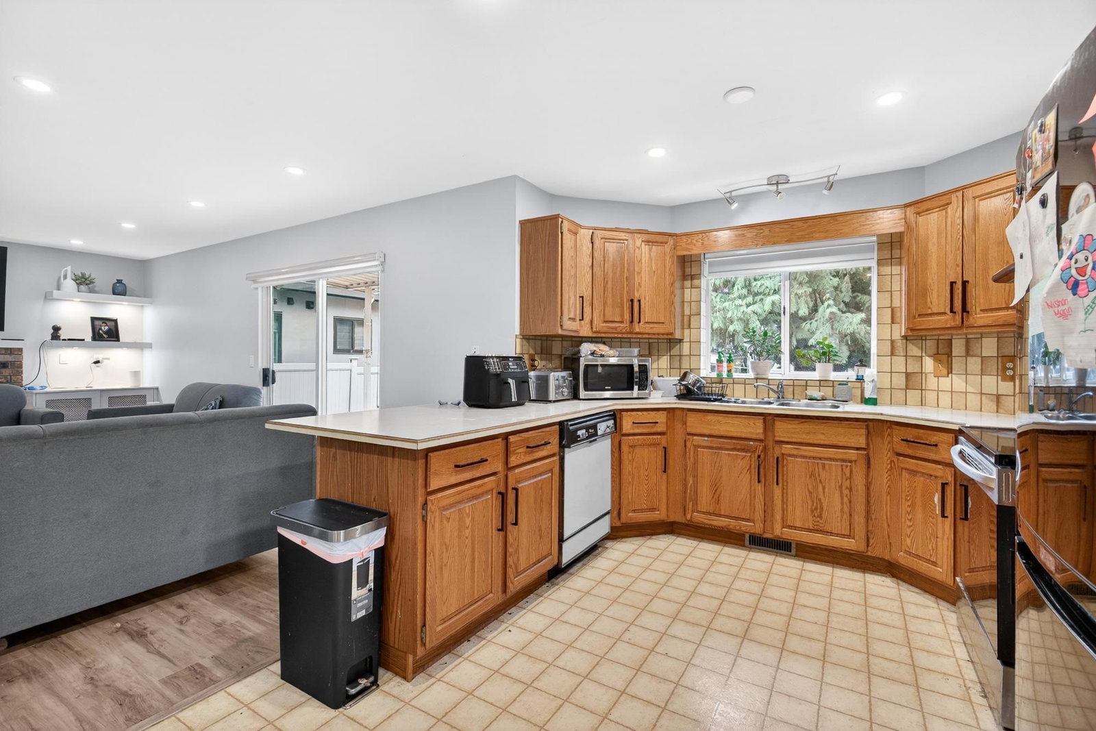 Listing Image 16