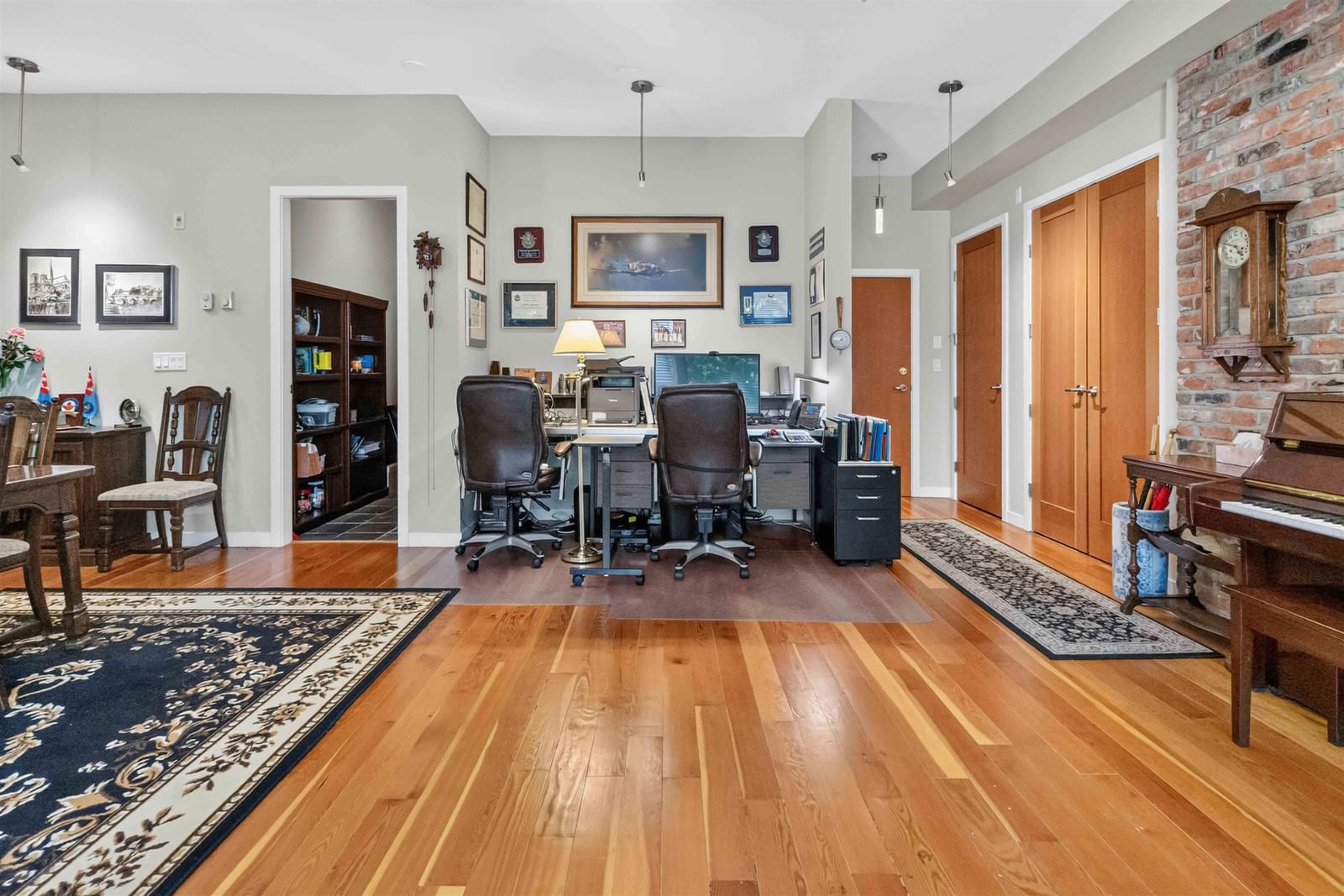 Listing Image 6
