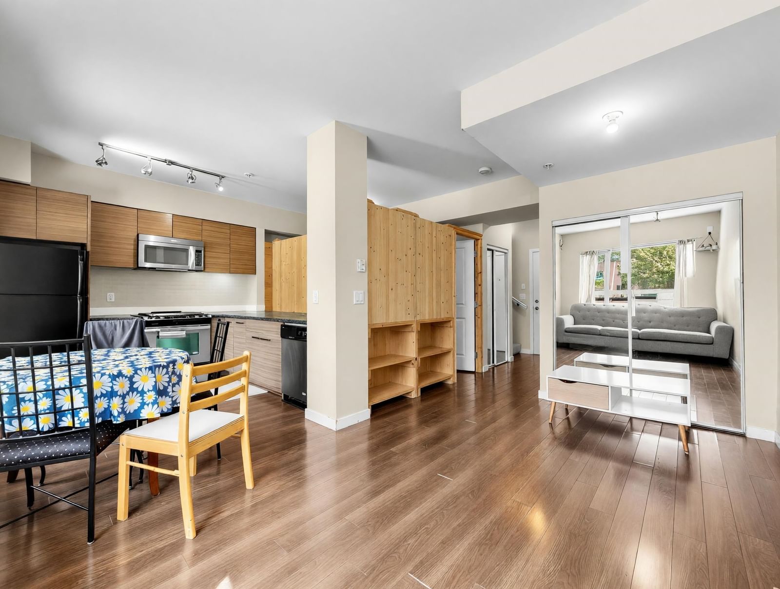 Listing Image 20