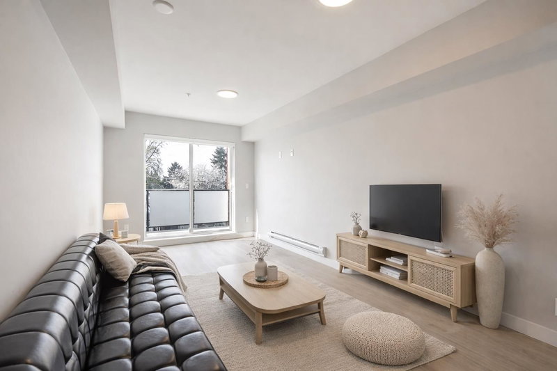 304 - 3050 Kingsway