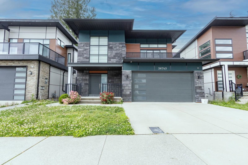 36743 Carl Creek Crescent