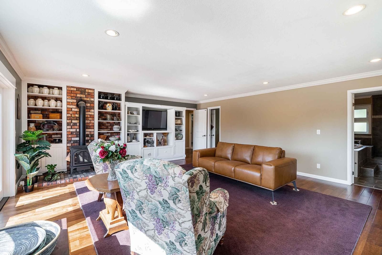 Listing Image 9