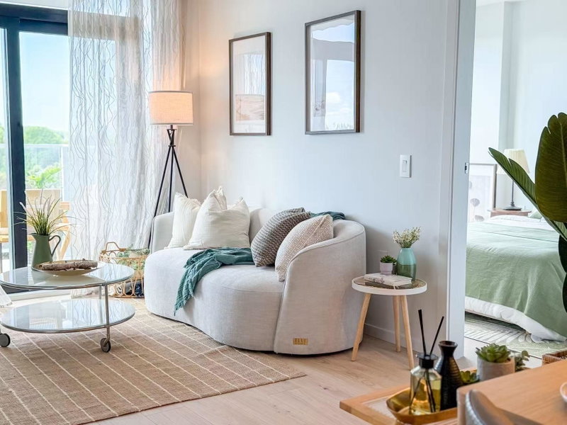 802 - 2729 Kingsway