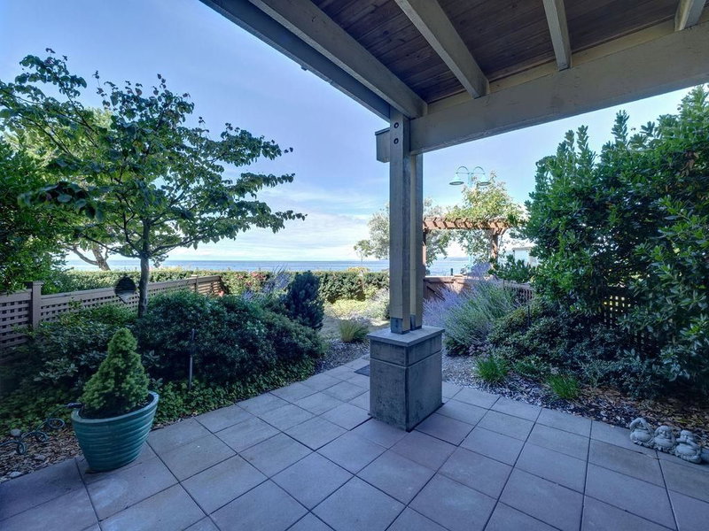 105 - 5160 Davis Bay Road