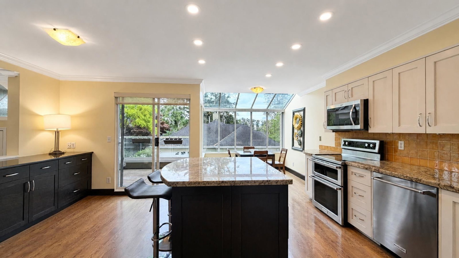 Listing Image 10