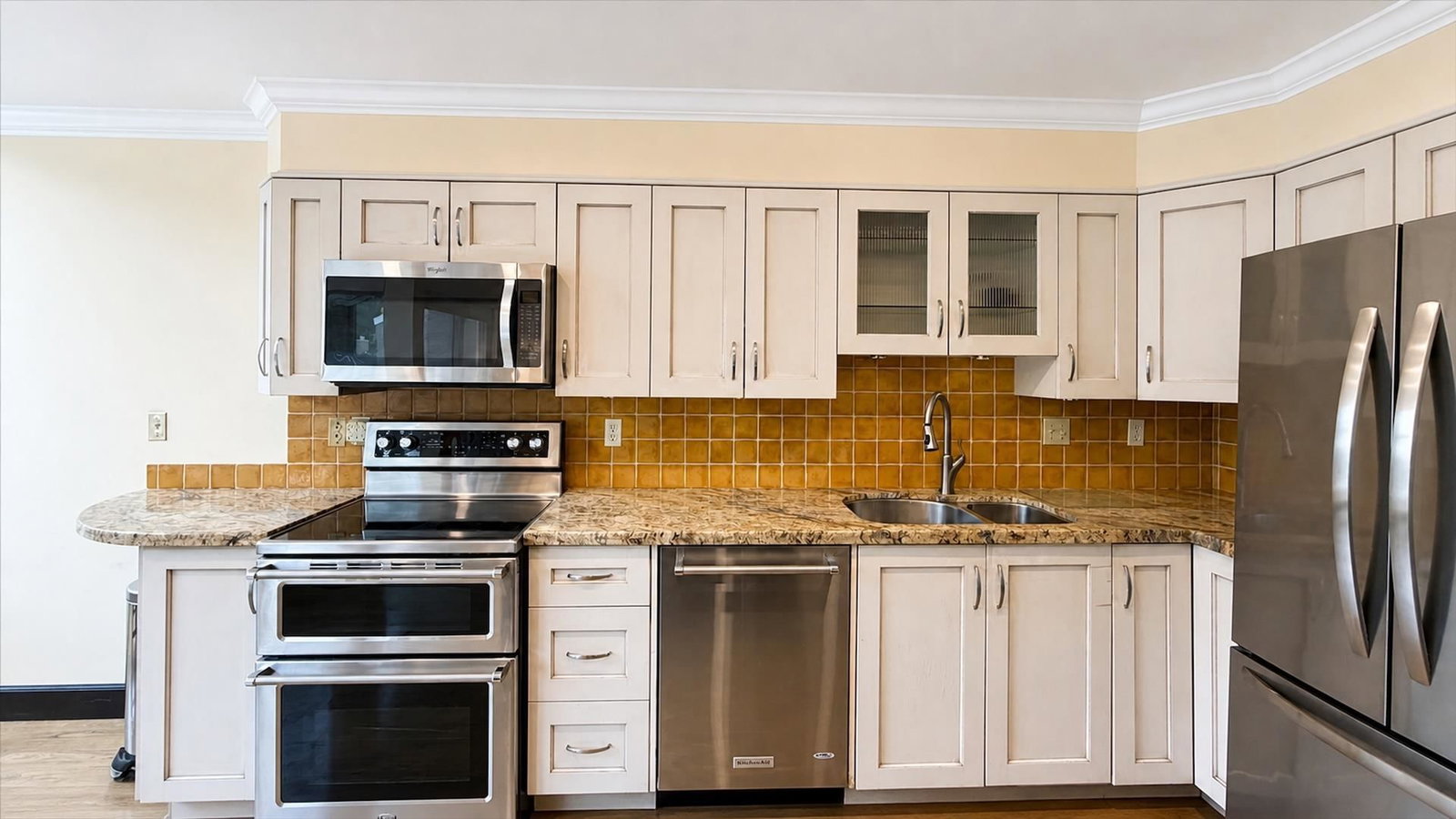 Listing Image 11