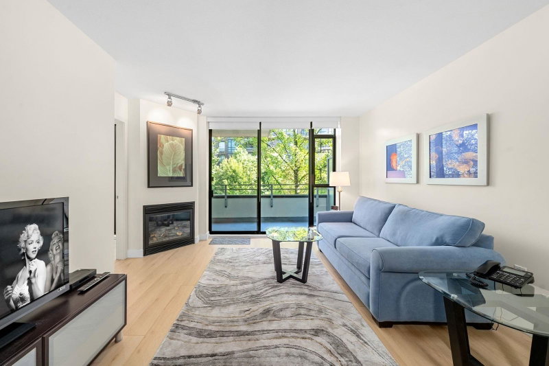305 - 175 1st Street W