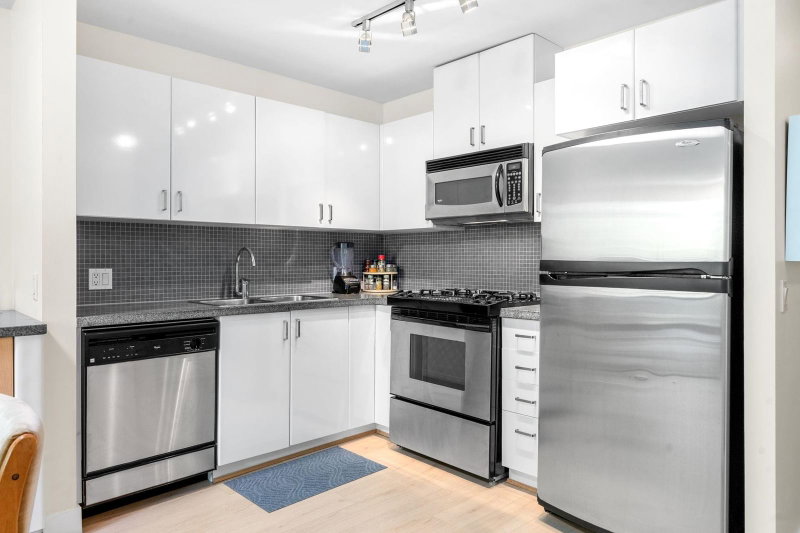 305 - 175 1st Street W