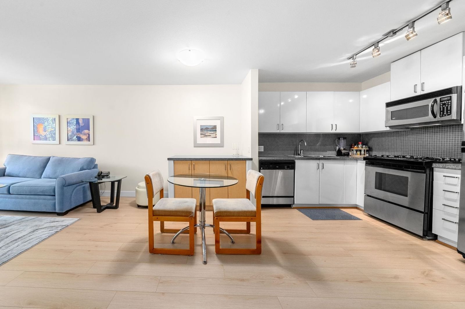 Listing Image 8
